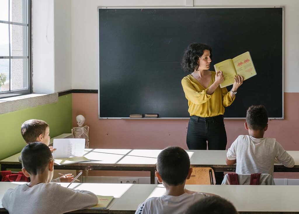 PROJETO ZER01 leva aulas de computação a mais de 400 alunos