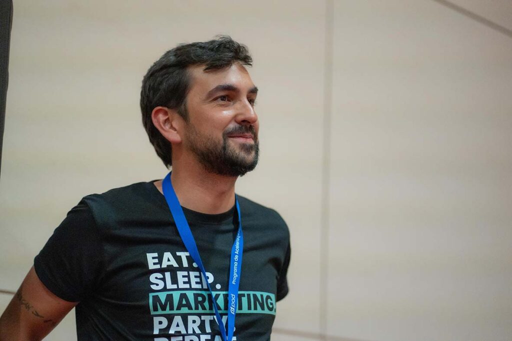Roberto Cortez lança livro para quem quer Aprender a Vender com Marketing Digital