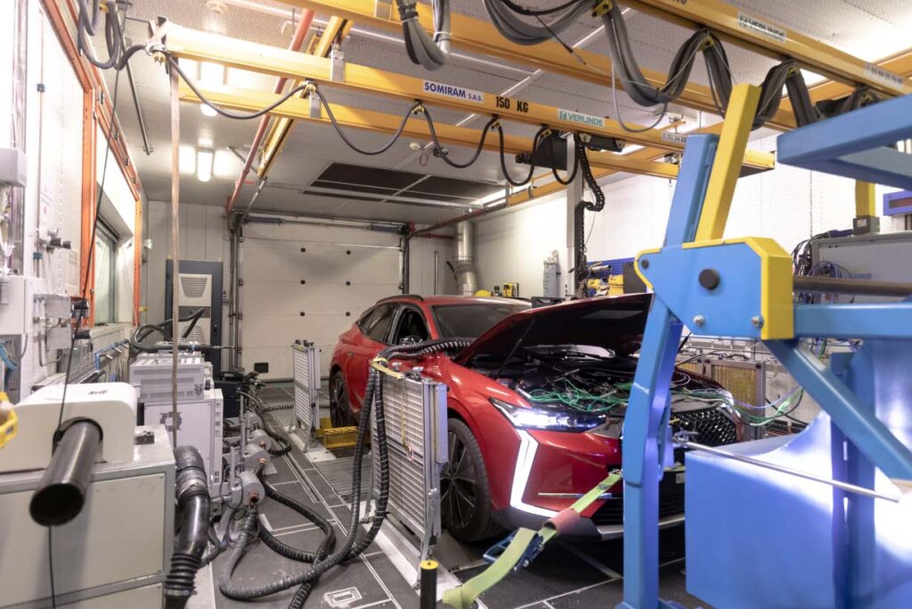 Parceria entre Stellantis e Aramco confirma a compatibilidade dos eFuel  com as famílias de motores europeus