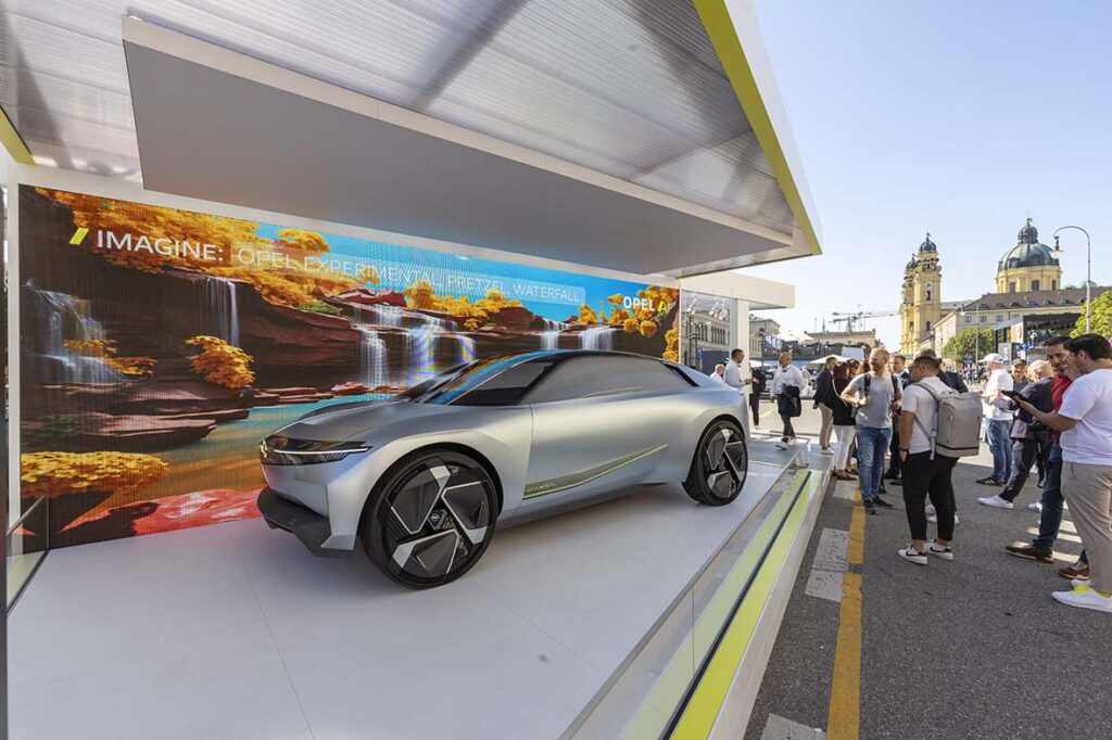 Opel Experimental: Estrela do IAA Mobility mostra-se em ambiente open space