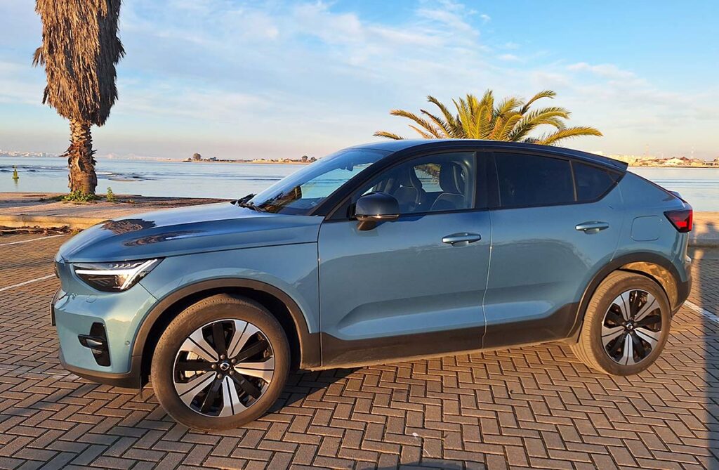 Volvo C40 Recharge, o SUV com performance de supercarro