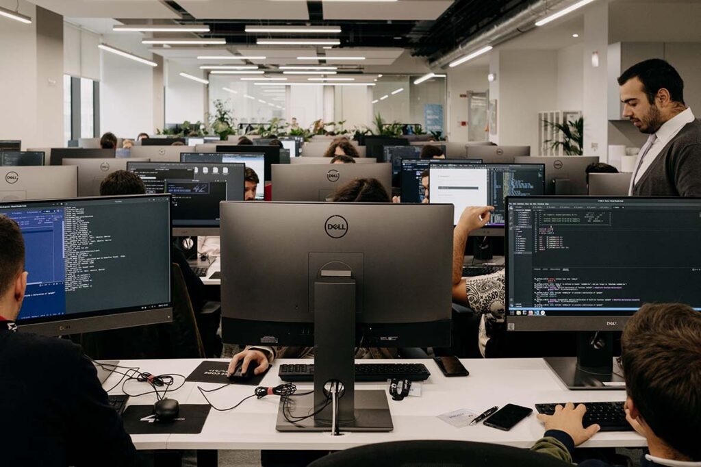 Mais de 110 candidatos à escola 42 Porto participam na primeira piscine do ano