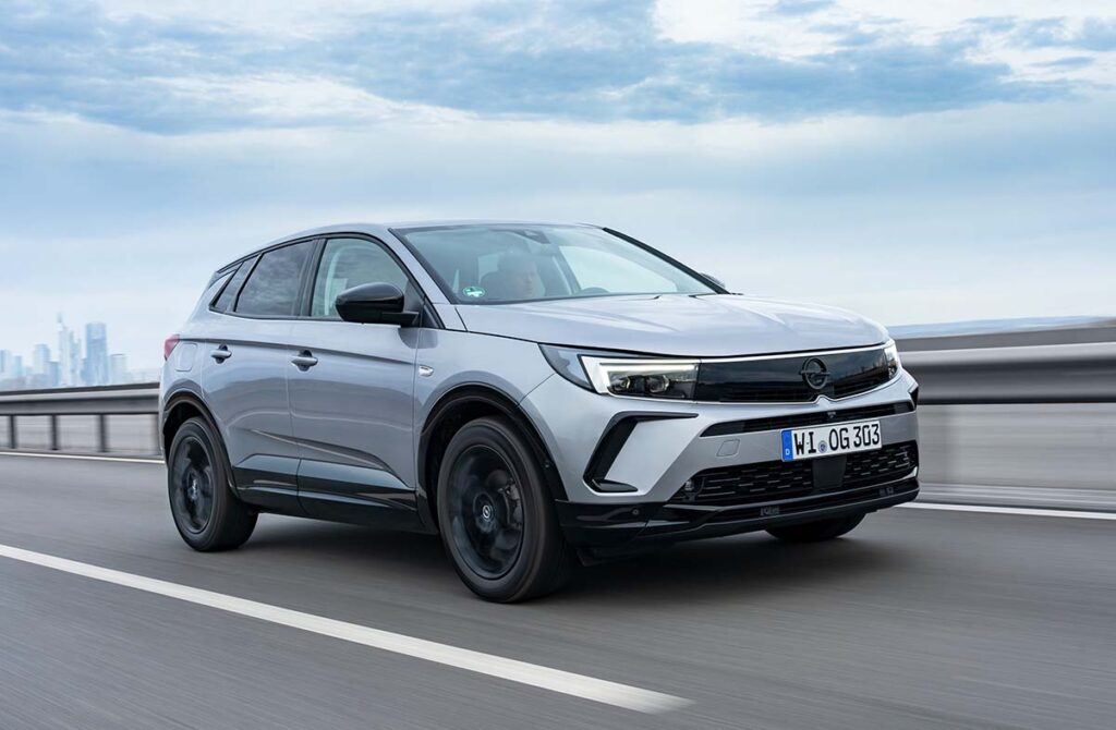 Mais prazer de condução, menos emissões: O novo Grandland Hybrid