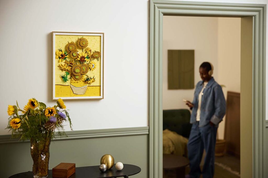 O Grupo LEGO e o Museu Van Gogh revelam o impressionante set LEGO Girassóis, inspirado em Van Gogh: uma obra-prima em peças LEGO®