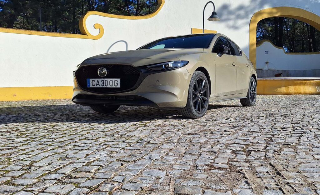 Mazda3 Nagisa MY26 — Quando a Cor se Torna Identidade