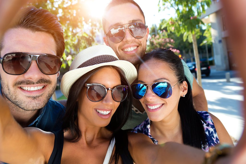 Como proteger o sorriso no verão? Cinco hábitos que não devem entrar de férias